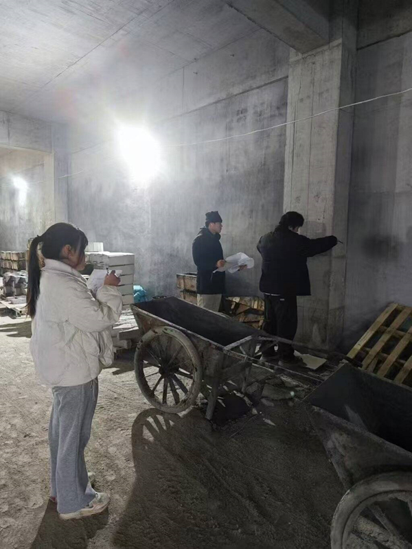 陈又甜工作现场.jpg 陈又甜工作现场.jpg